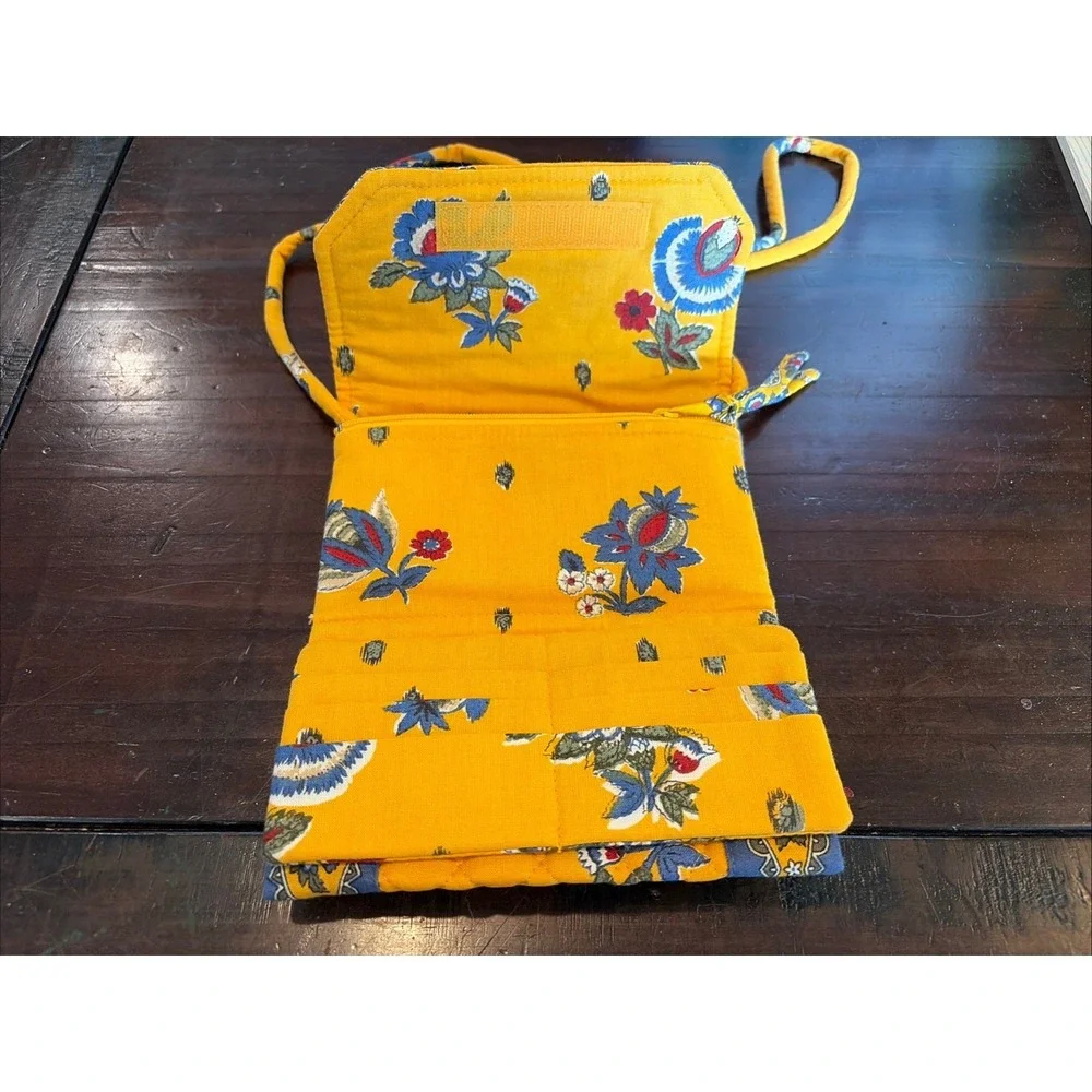 Vera Bradley French Yellow Trifold Crossbody Wallet EUC Retired Vintage (e6) - Picture 5 of 10